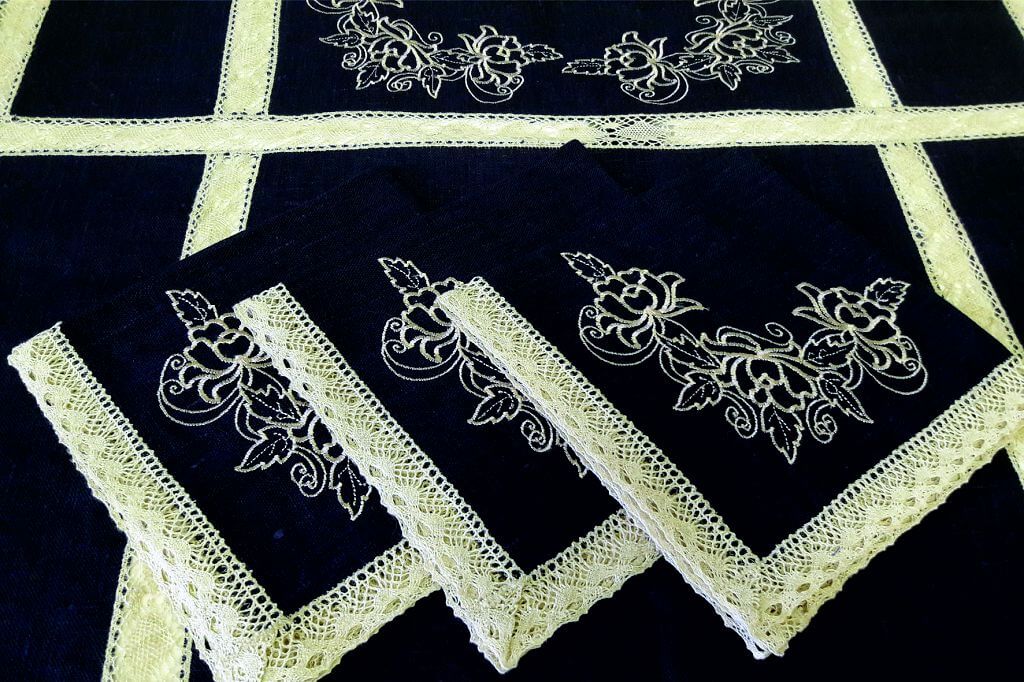 Traditions of Yelets lace making through a century